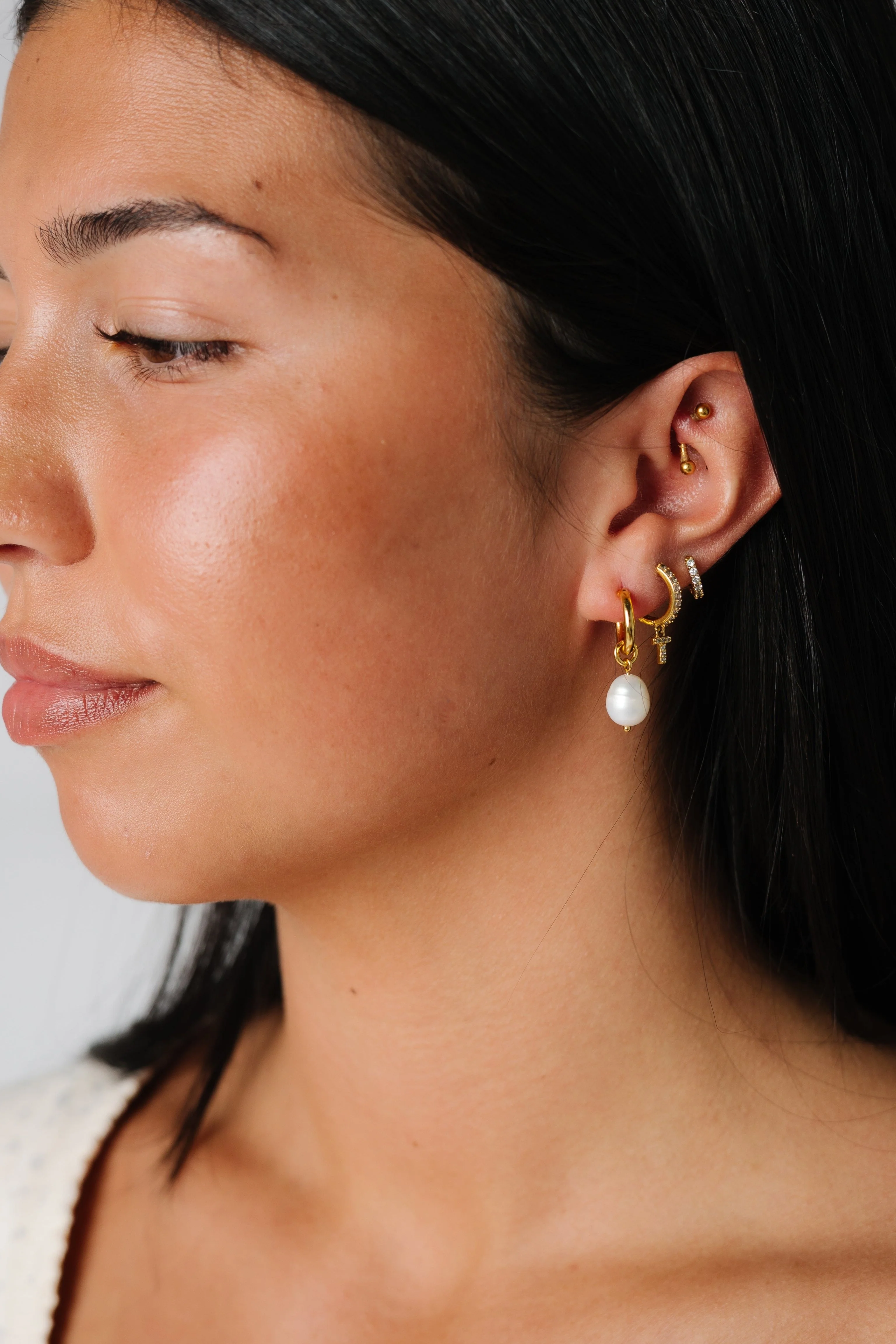 Cove Drop Pearl Hoops - Image 2