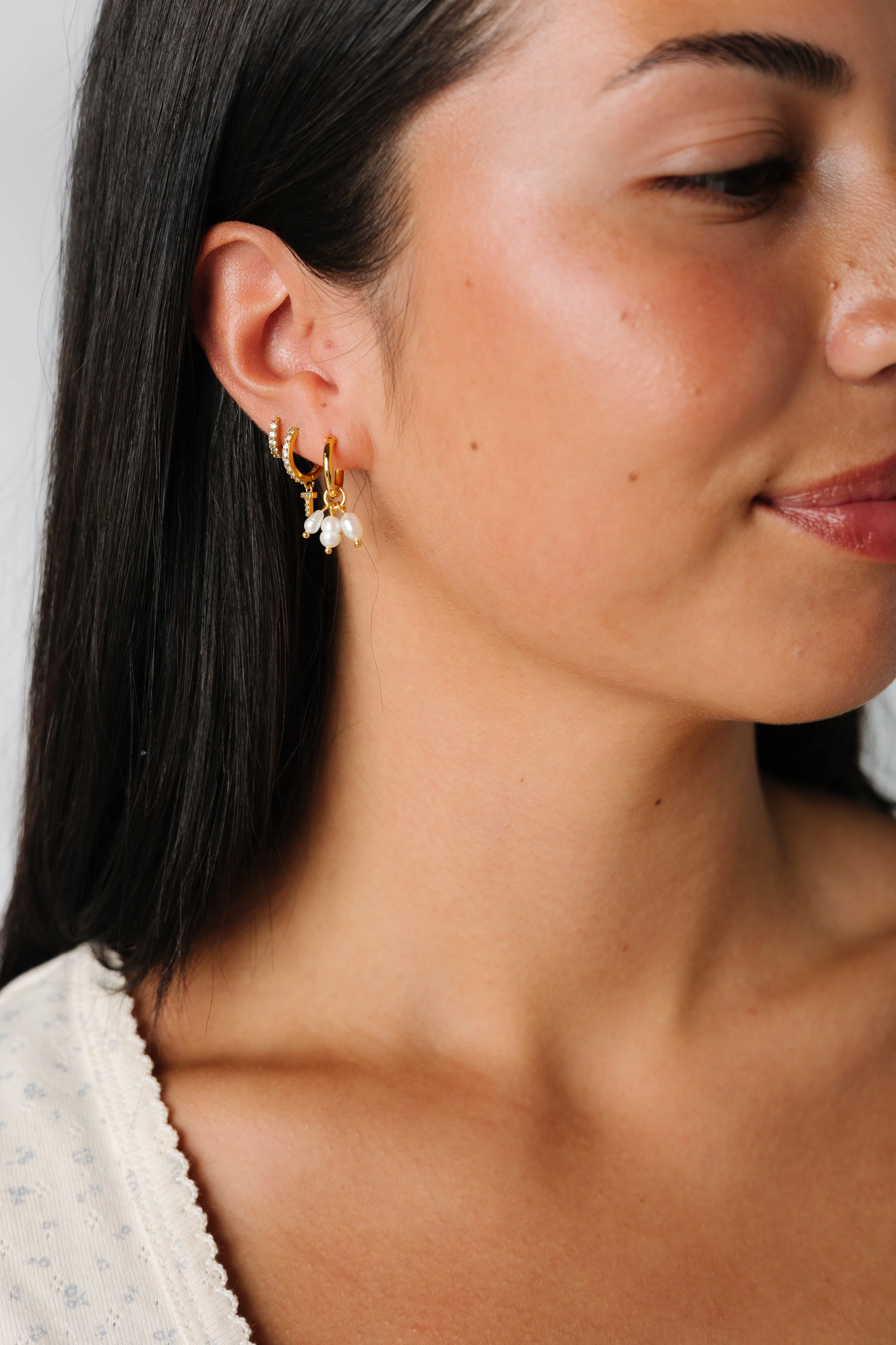 Cove Triple Pearl Earrings - Image 2