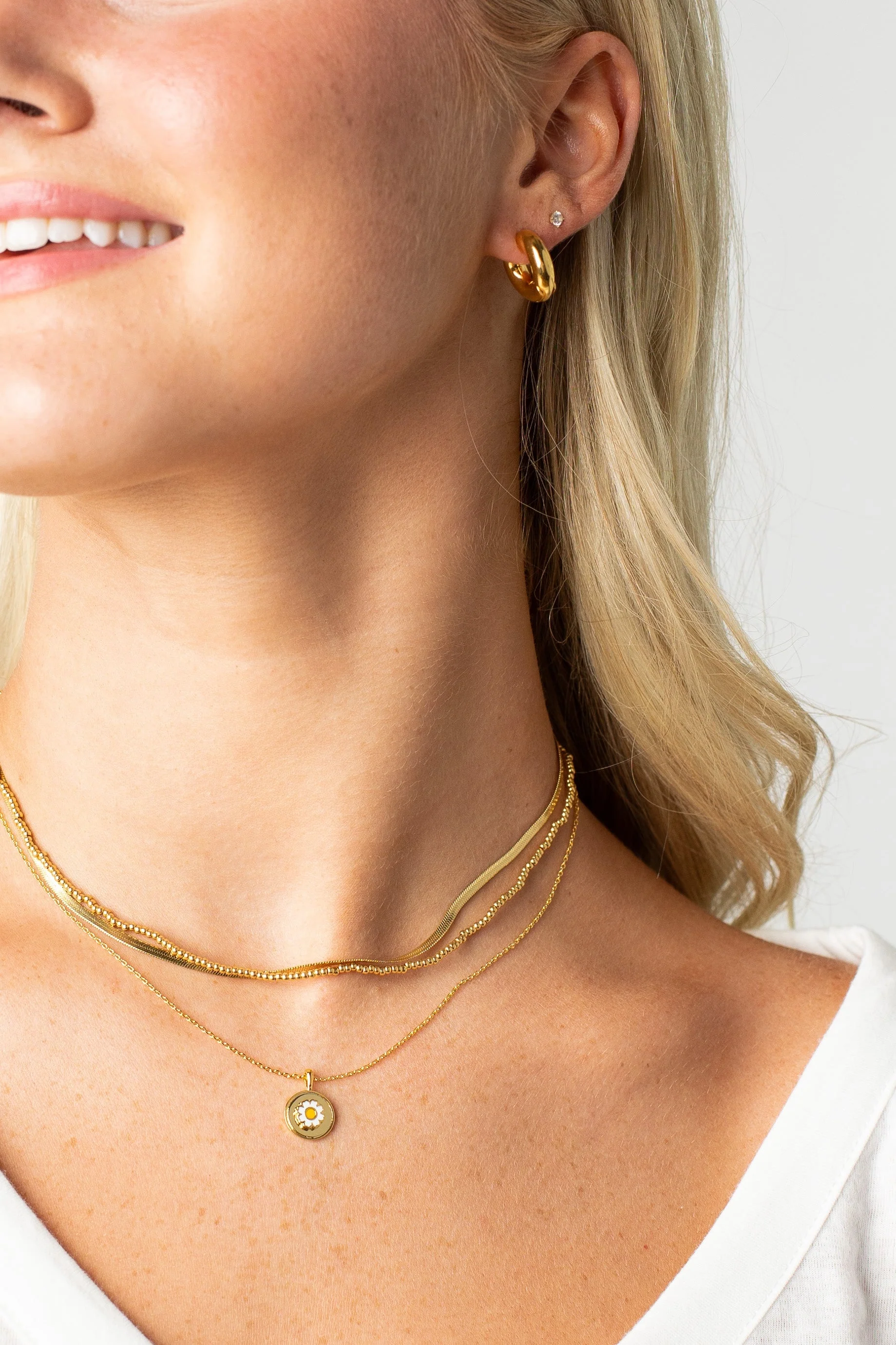 Cove Daisy Necklace - Image 3